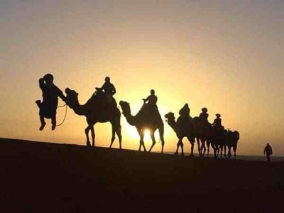 Coucher de soleil sur les dunes de merzouga